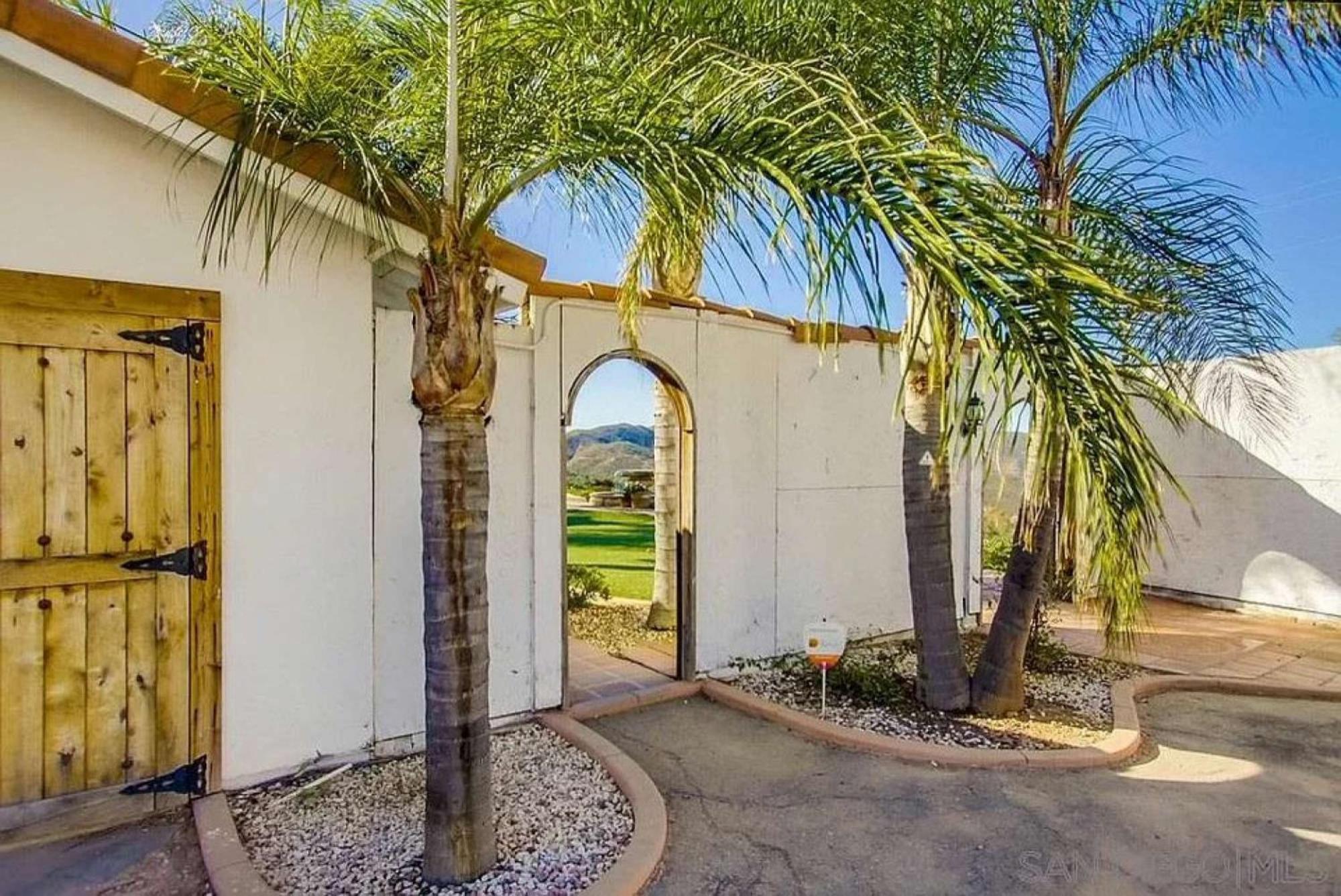 Private Home On 10 Acres - Heated Salt Pool & Jacuzzi, Mountain & City Views, Horseshoes, Basketball, Bbq, Golf Putting, Foosball, Croquet, Bose Stereo, White Cotton Bedding - Hilltop Hacienda, Pool Heat Optional Jamul Εξωτερικό φωτογραφία