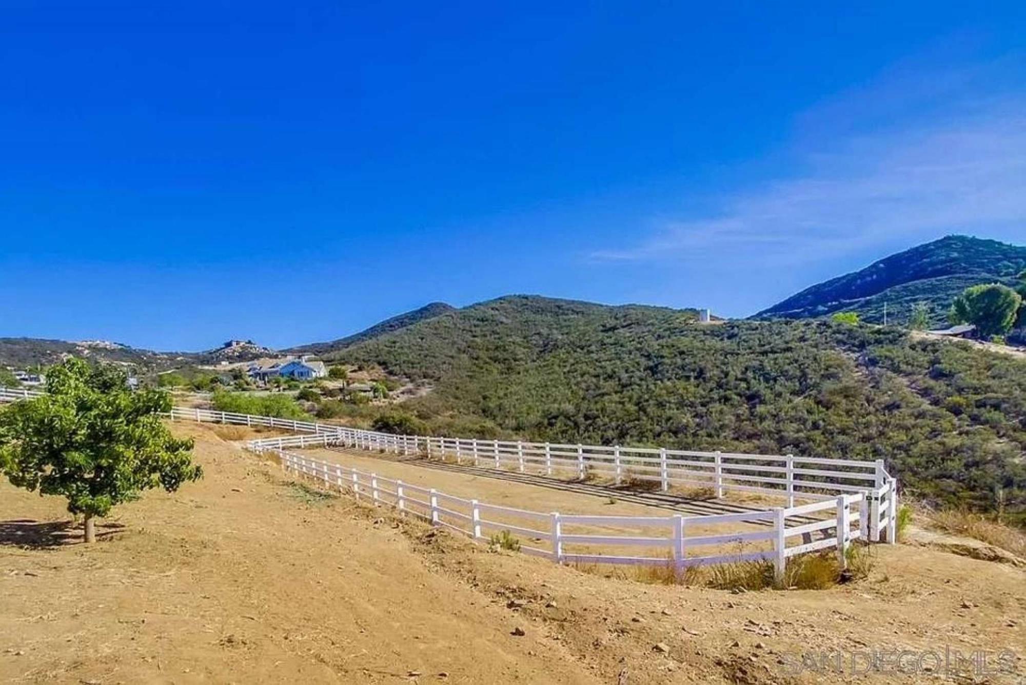 Private Home On 10 Acres - Heated Salt Pool & Jacuzzi, Mountain & City Views, Horseshoes, Basketball, Bbq, Golf Putting, Foosball, Croquet, Bose Stereo, White Cotton Bedding - Hilltop Hacienda, Pool Heat Optional Jamul Εξωτερικό φωτογραφία